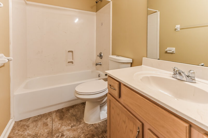 1,865/Mo, 10055 Bloomsbury Ave Cordova, TN 38016 Bathroom View