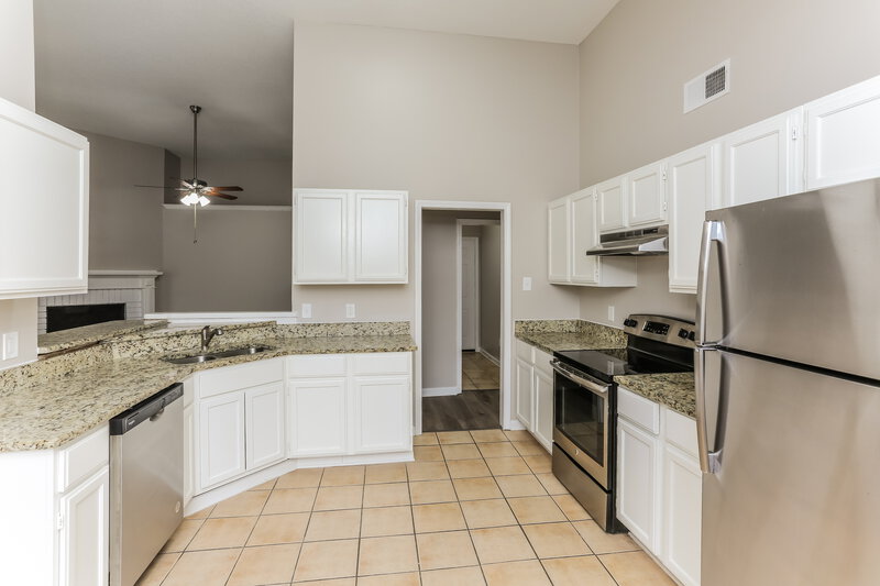 2,340/Mo, 2785 Van Leer Dr Memphis, TN 38133 Kitchen View 2