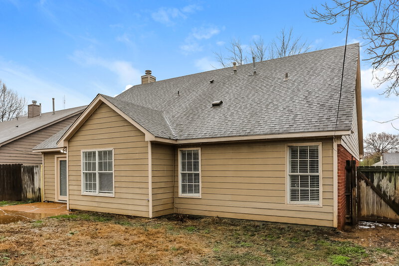 2,340/Mo, 2785 Van Leer Dr Memphis, TN 38133 Rear View