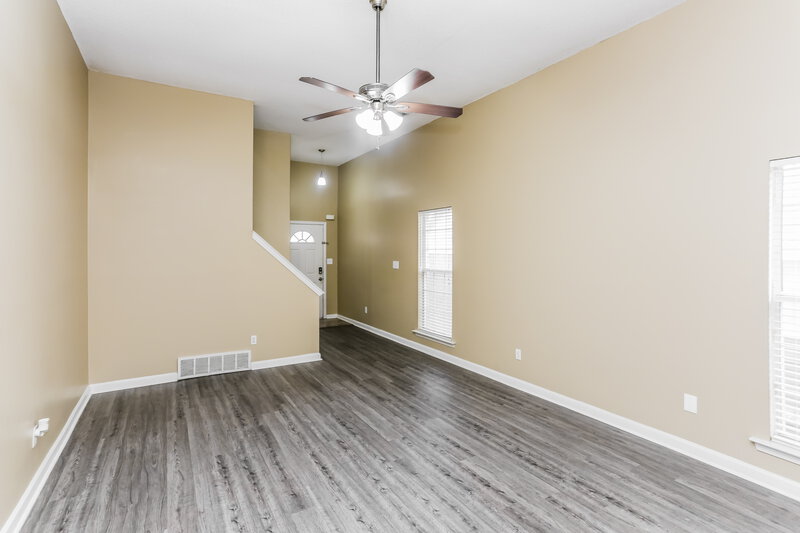 1,695/Mo, 2802 Maggie Woods Pl Arlington, TN 38002 Living Room View 2