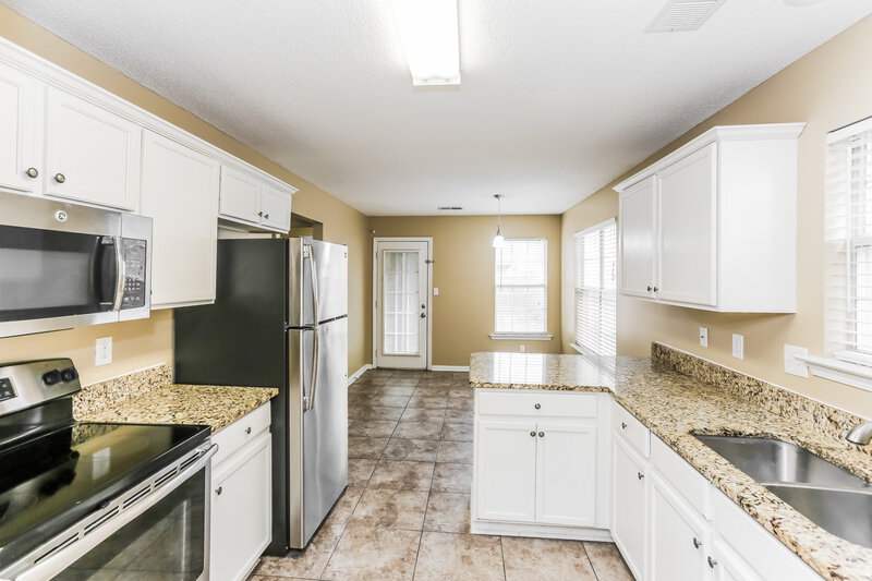 1,695/Mo, 2802 Maggie Woods Pl Arlington, TN 38002 Kitchen View 2