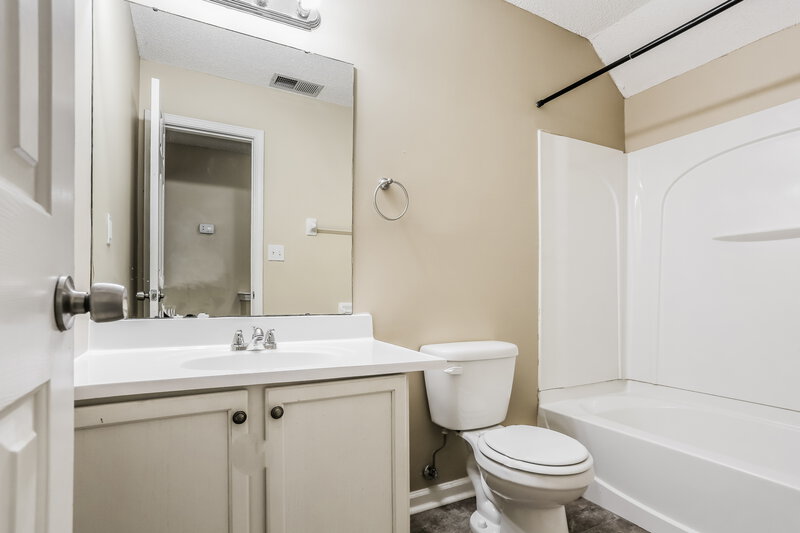 1,695/Mo, 2802 Maggie Woods Pl Arlington, TN 38002 Bathroom View