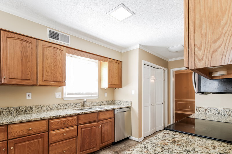 1,980/Mo, 2234 Webbing Dr Cordova, TN 38016 Kitchen View