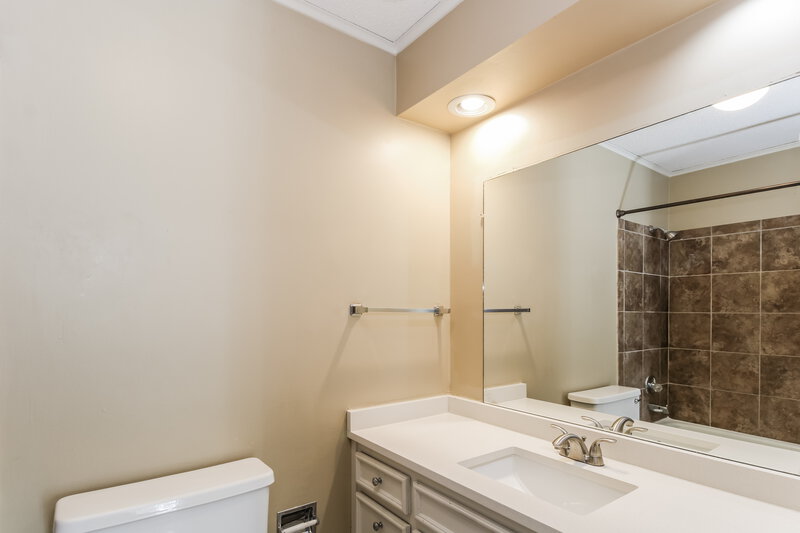 1,980/Mo, 2234 Webbing Dr Cordova, TN 38016 Bathroom View