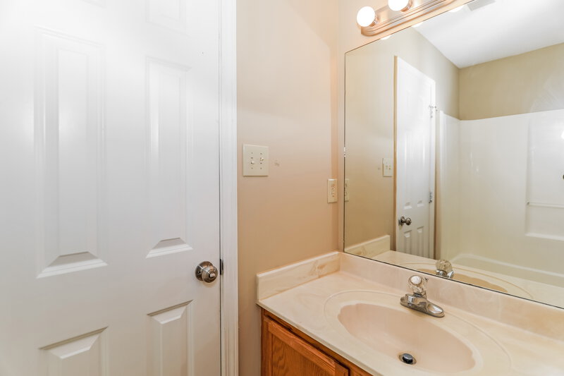 1,685/Mo, 1209 Calebs Ridge Dr Cordova, TN 38018 Bathroom View 2