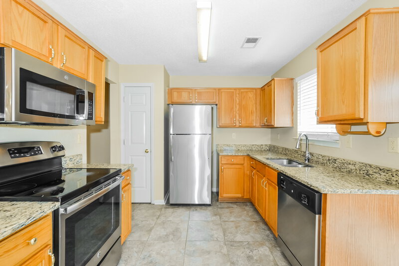 1,865/Mo, 6929 Country Walk Dr Cordova, TN 38018 Kitchen View 3