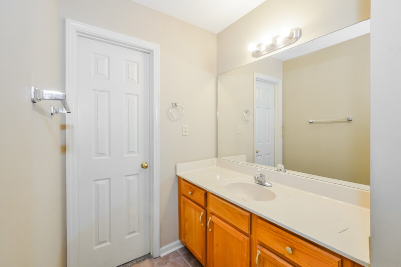 1,865/Mo, 6929 Country Walk Dr Cordova, TN 38018 Main Bathroom View