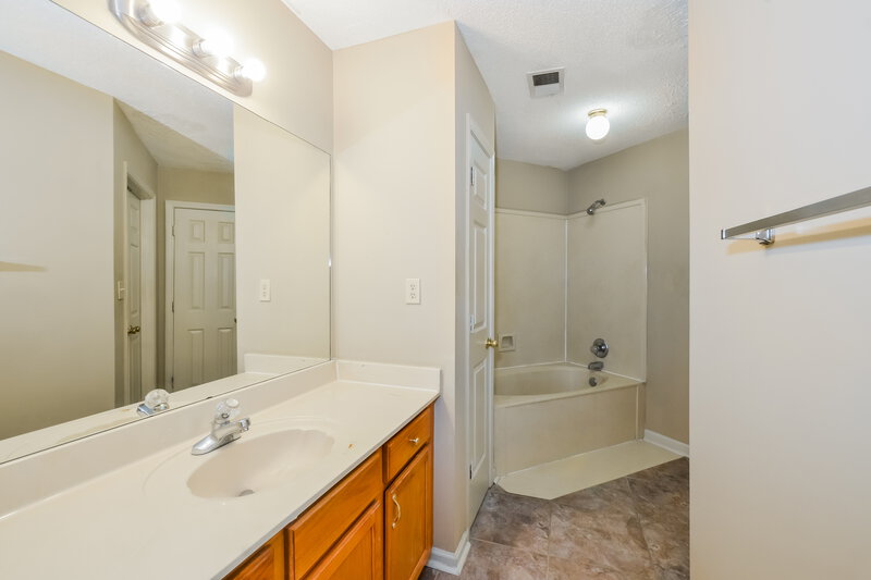 1,865/Mo, 6929 Country Walk Dr Cordova, TN 38018 Main Bathroom View 2