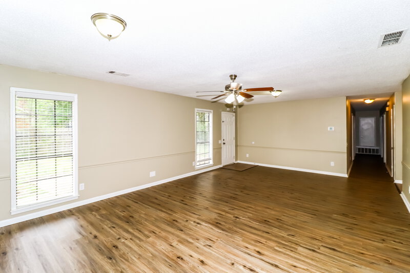 1,800/Mo, 4784 Ross Rd Memphis, TN 38141 Living Room View 2