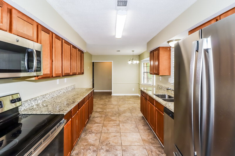 1,800/Mo, 4784 Ross Rd Memphis, TN 38141 Kitchen View 2