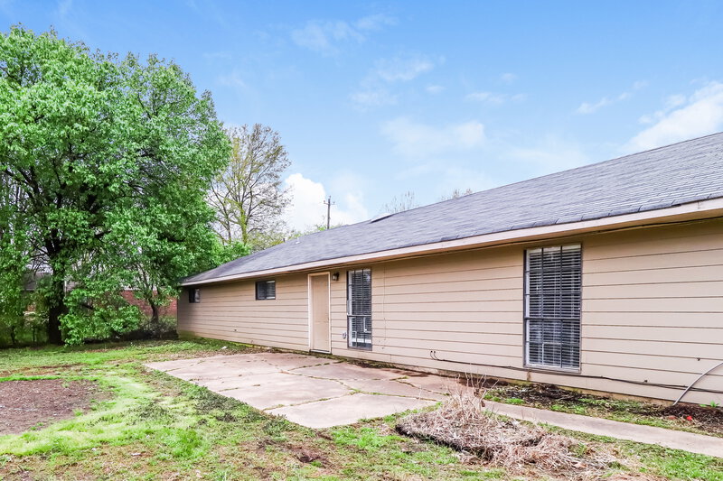 1,800/Mo, 4784 Ross Rd Memphis, TN 38141 Rear View