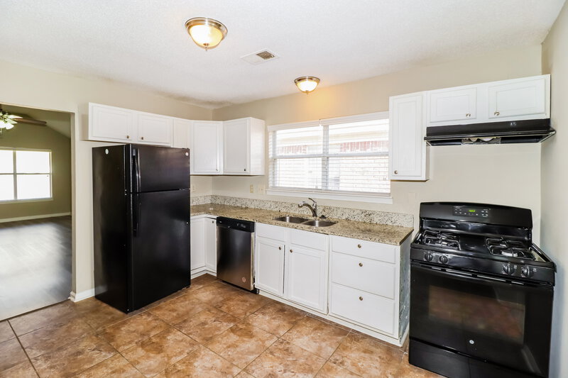 1,660/Mo, 5941 Wagon Hill Rd W Millington, TN 38053 Kitchen View 2