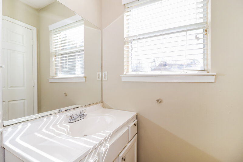 1,660/Mo, 5941 Wagon Hill Rd W Millington, TN 38053 Main Bathroom View