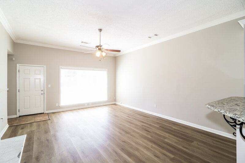 2,340/Mo, 4011 Chesapeake Way Memphis, TN 38125 Living Room View