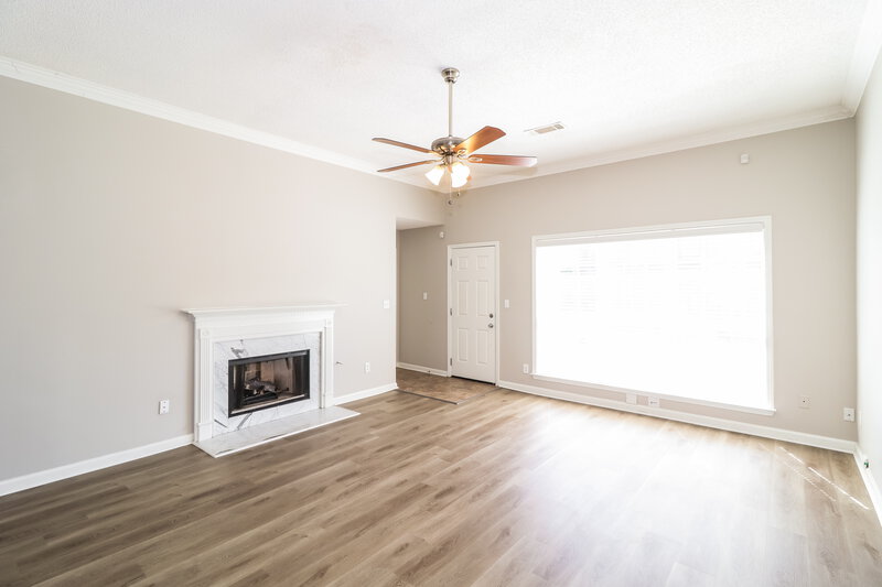 2,340/Mo, 4011 Chesapeake Way Memphis, TN 38125 Living Room View 2