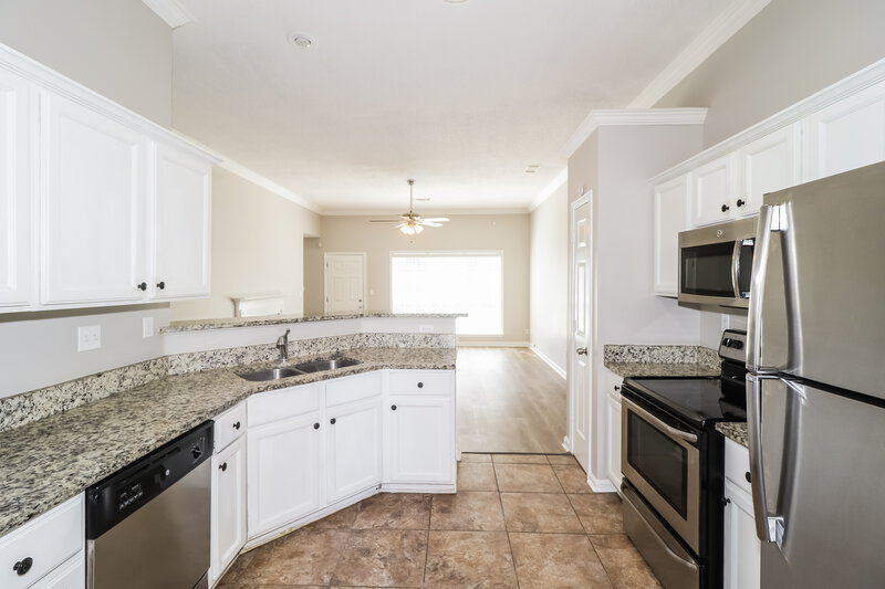 2,340/Mo, 4011 Chesapeake Way Memphis, TN 38125 Kitchen View