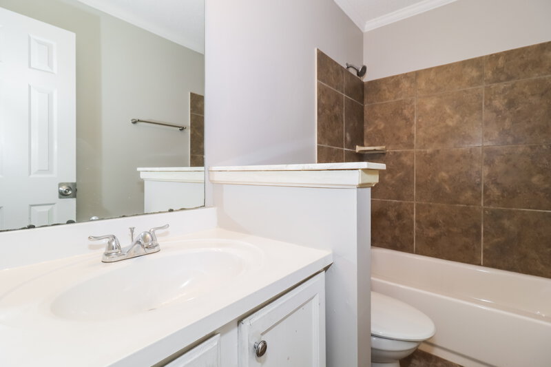 2,340/Mo, 4011 Chesapeake Way Memphis, TN 38125 Bathroom View
