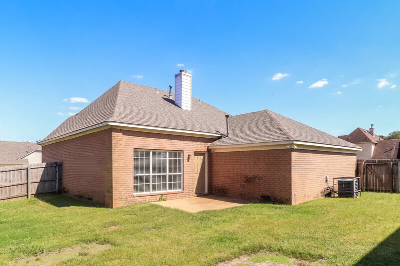 2,340/Mo, 4011 Chesapeake Way Memphis, TN 38125 Rear View