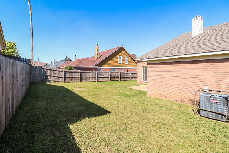 2,340/Mo, 4011 Chesapeake Way Memphis, TN 38125 Rear View 2