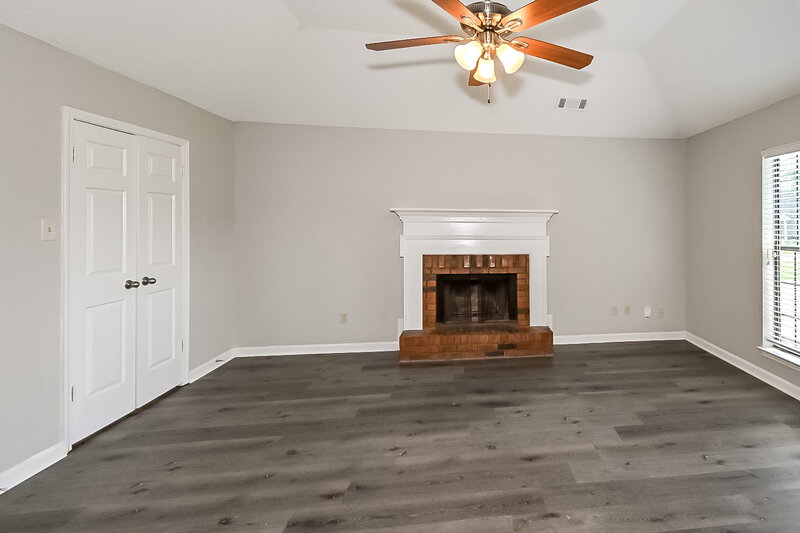 1,610/Mo, 6594 Pine Top Circle N Memphis, TN 38141 Living Room View