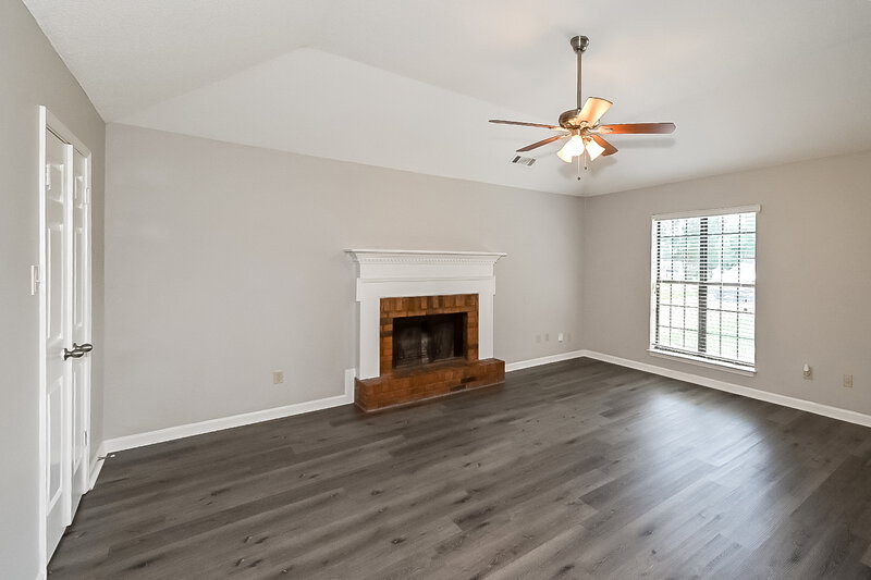 1,610/Mo, 6594 Pine Top Circle N Memphis, TN 38141 Living Room View 2