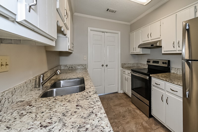 1,610/Mo, 6594 Pine Top Circle N Memphis, TN 38141 Kitchen View 2