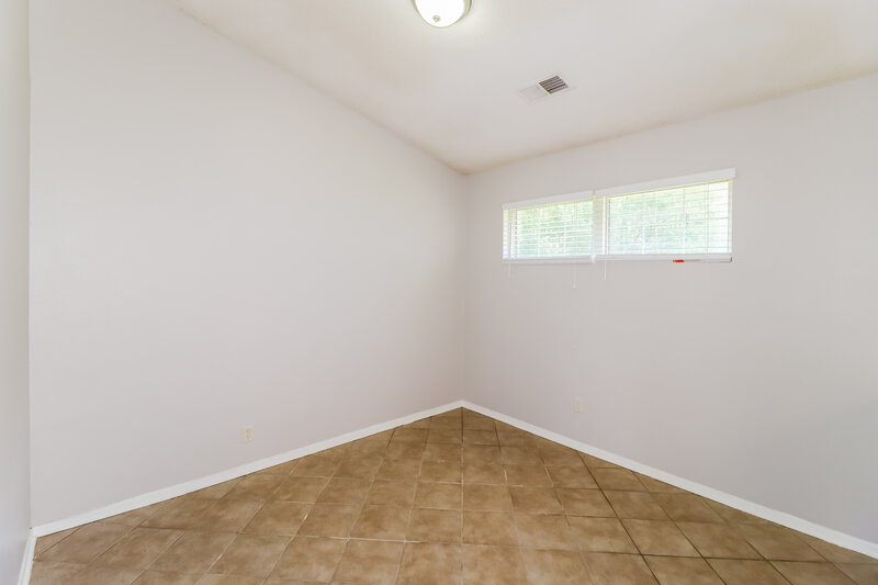 1,800/Mo, 4680 Waterfront Oak Dr Memphis, TN 38128 Dining Room View