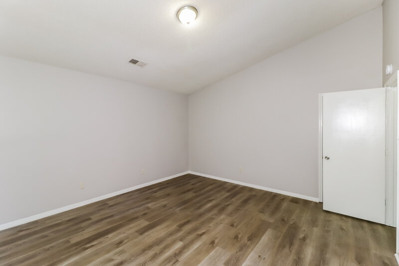 1,800/Mo, 4680 Waterfront Oak Dr Memphis, TN 38128 Main Bedroom View