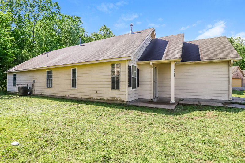 1,800/Mo, 4680 Waterfront Oak Dr Memphis, TN 38128 Side View