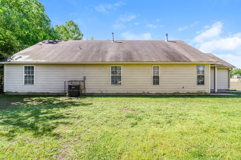 1,800/Mo, 4680 Waterfront Oak Dr Memphis, TN 38128 Side View 2