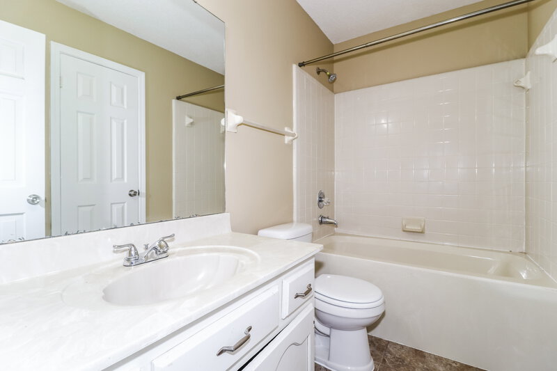 1,635/Mo, 2691 Country Lawn Cove Memphis, TN 38133 Bathroom View