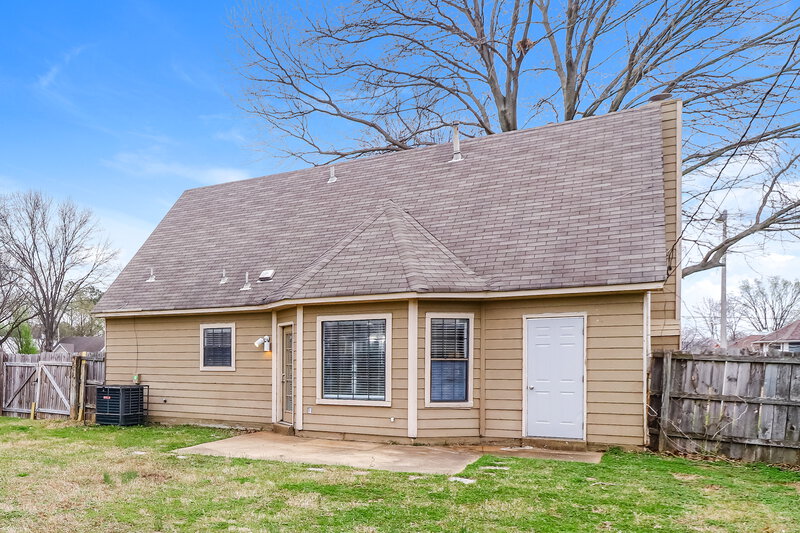 1,635/Mo, 2691 Country Lawn Cove Memphis, TN 38133 Rear View