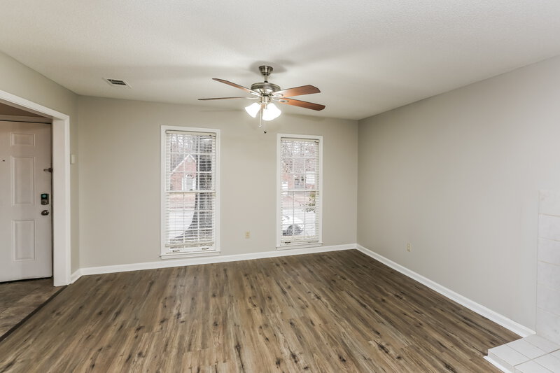 1,785/Mo, 8828 Chimneyrock Blvd Cordova, TN 38016 Living Room View 2