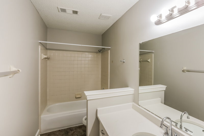 1,785/Mo, 8828 Chimneyrock Blvd Cordova, TN 38016 Bathroom View