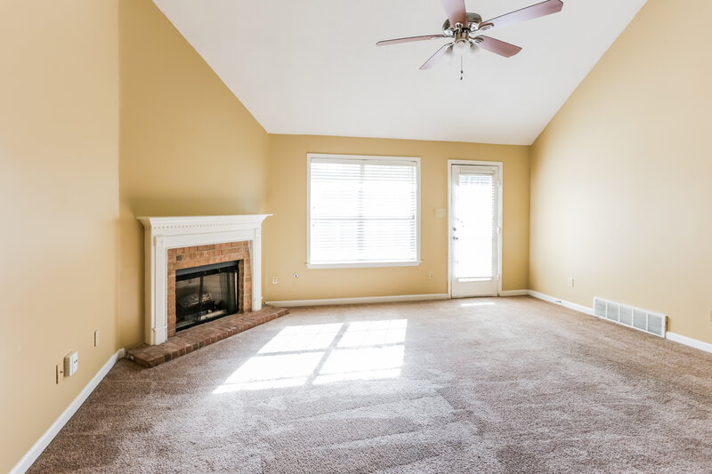 1,980/Mo, 6281 Lake View Cove Bartlett, TN 38135 Living Room View 3
