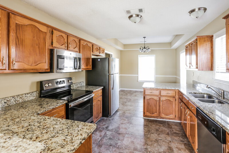 1,980/Mo, 6281 Lake View Cove Bartlett, TN 38135 Kitchen View