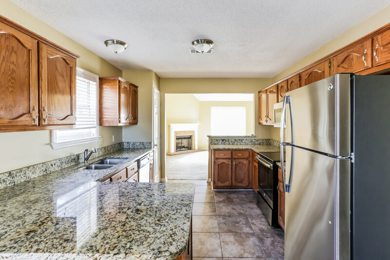 1,980/Mo, 6281 Lake View Cove Bartlett, TN 38135 Kitchen View 2