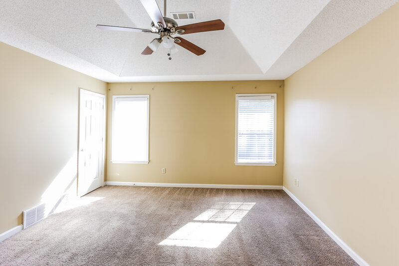 1,980/Mo, 6281 Lake View Cove Bartlett, TN 38135 Main Bedroom View