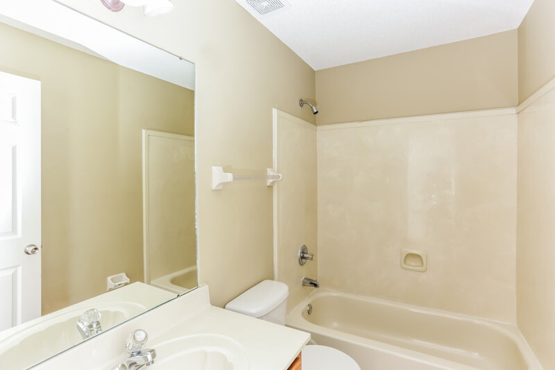 1,980/Mo, 6281 Lake View Cove Bartlett, TN 38135 Bathroom View