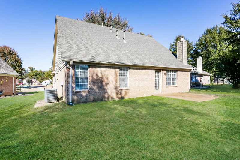 1,980/Mo, 6281 Lake View Cove Bartlett, TN 38135 Rear View