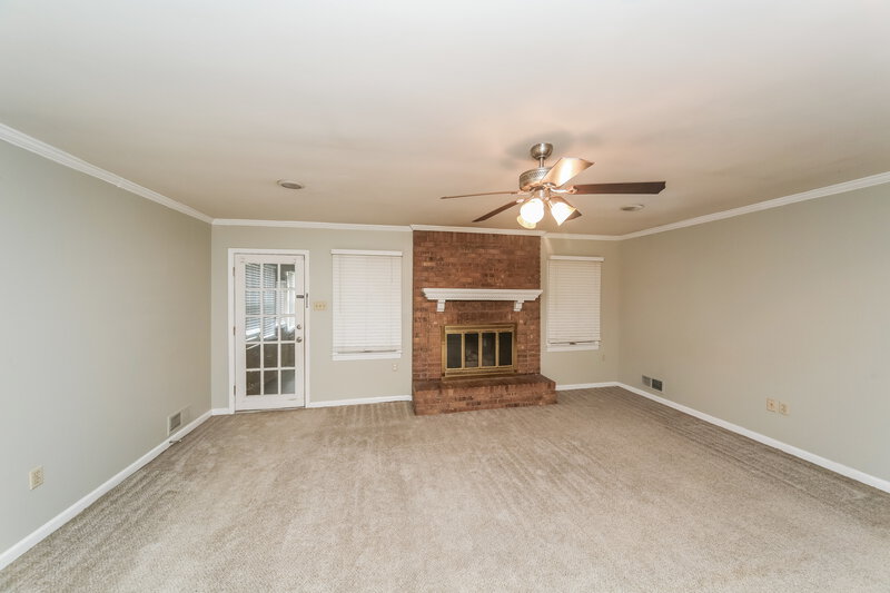 1,625/Mo, 7826 Winward Ln Memphis, TN 38119 Living Room View 2