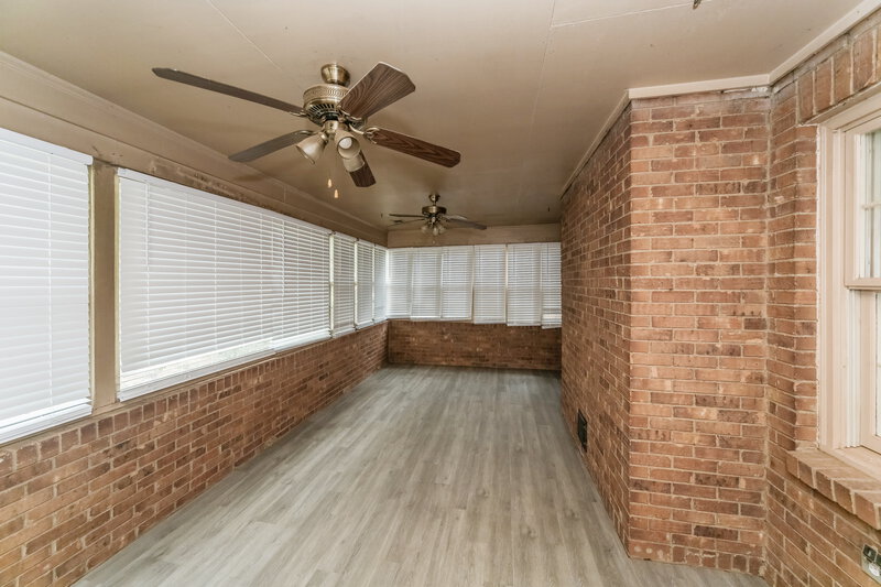 1,625/Mo, 7826 Winward Ln Memphis, TN 38119 Sun Room View
