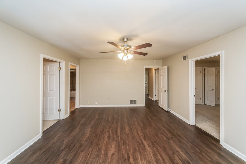 1,625/Mo, 7826 Winward Ln Memphis, TN 38119 Main Bedroom View