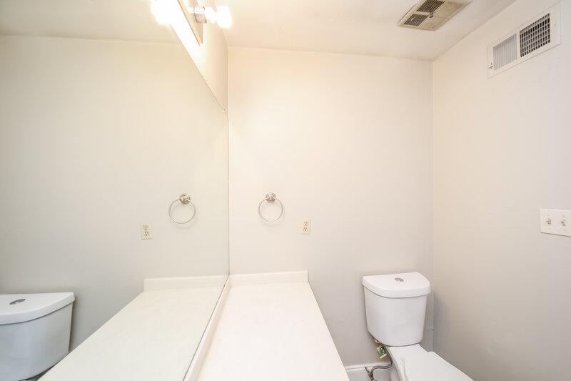 1,625/Mo, 7826 Winward Ln Memphis, TN 38119 Bathroom View