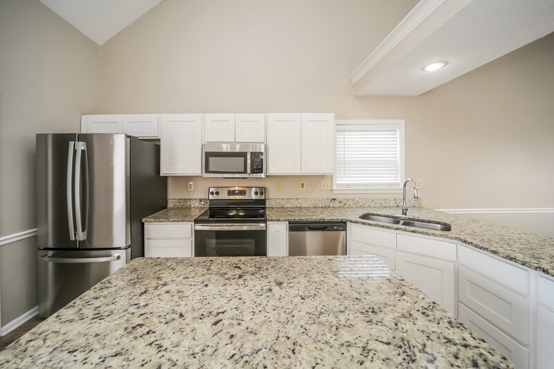 2,760/Mo, 760 Overcup Oaks Cove Cordova, TN 38018 Kitchen View 2