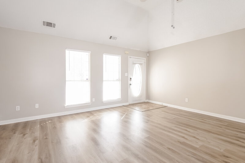 1,505/Mo, 5596 Walden Valley Cv Memphis, TN 38135 Living Room View