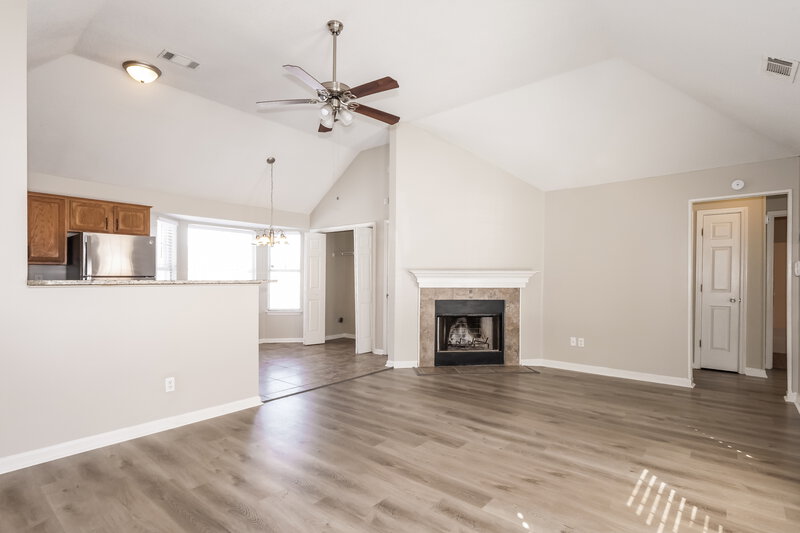 1,505/Mo, 5596 Walden Valley Cv Memphis, TN 38135 Living Room View 2