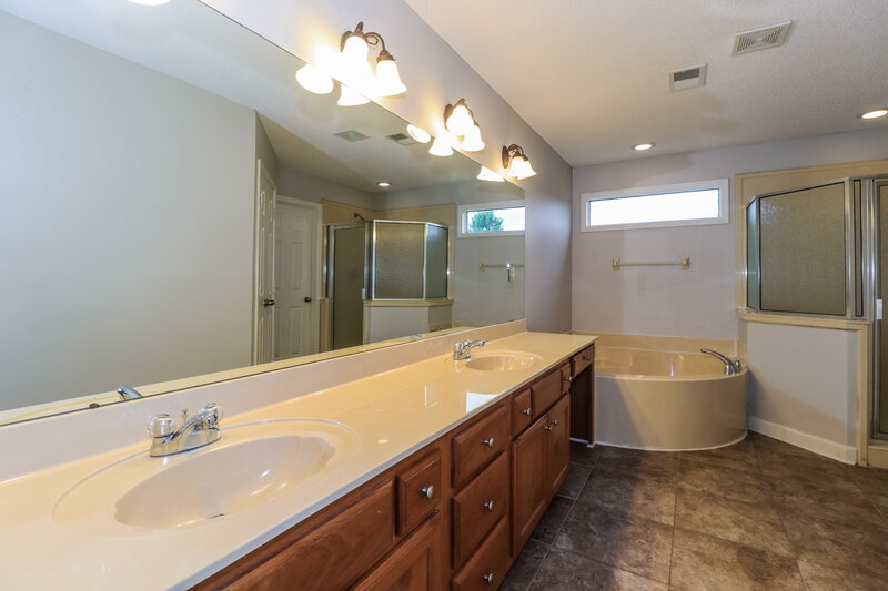 2,710/Mo, 5053 Winberry St Arlington, TN 38002 Main Bathroom View
