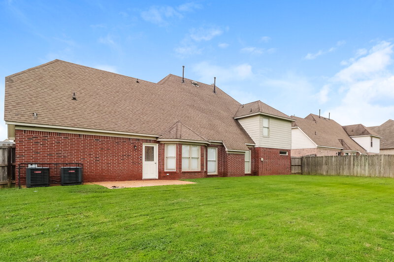 2,710/Mo, 5053 Winberry St Arlington, TN 38002 Rear View