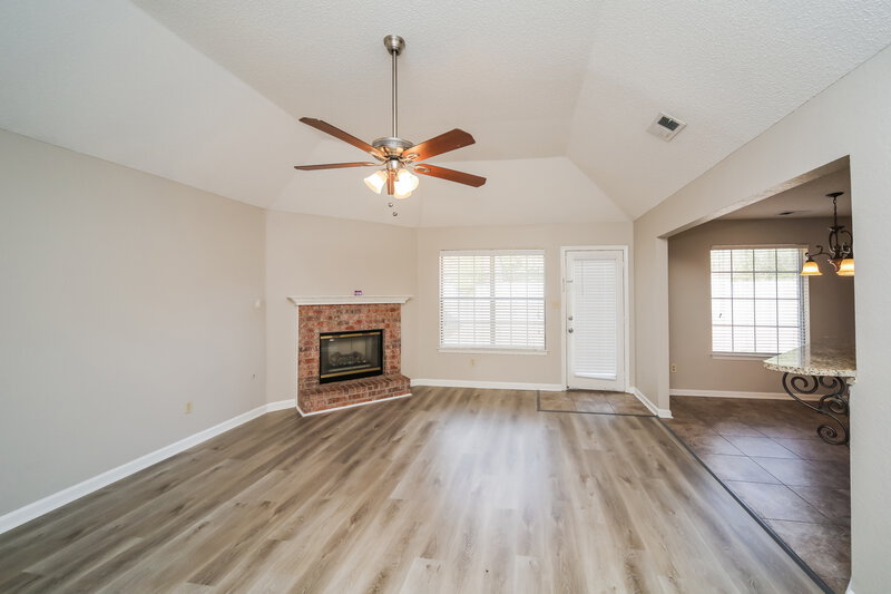 1,785/Mo, 6954 Naples Dr Cordova, TN 38018 Living Room View